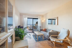 TV - Apartment with Spectacular Sea Views (Begur)