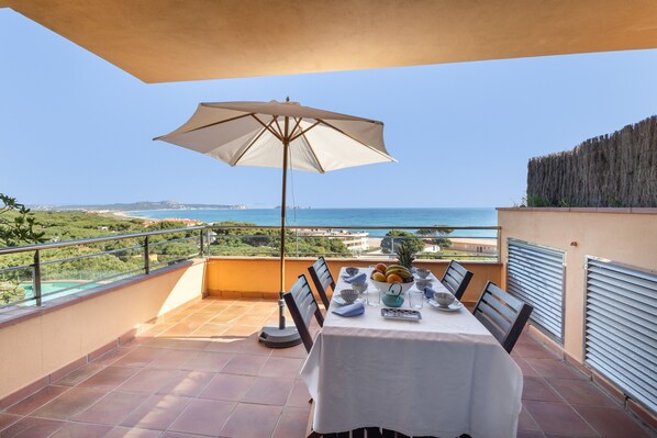 Outdoor dining - Apartment with Spectacular Sea Views (Begur)