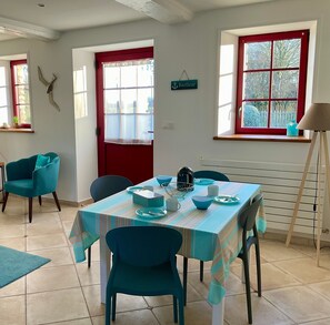 Dining - Gîte Baie des Veys near Utah Beach (Brucheville)