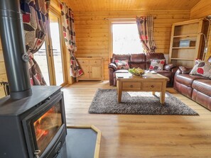 Living area - Manor Farm Lodges - Red Kite Lodge, Newtown (Newtown)