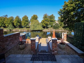 Property grounds - Riverside Cottage, Shrewsbury (Shrewsbury)