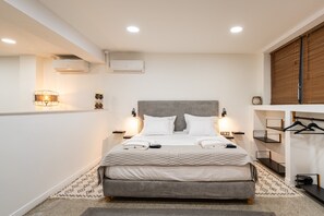 1 bedroom, iron/ironing board, WiFi, bed sheets - The Apex Boutique Studio with Private Terrace, Wi-Fi, and Air Conditioning (Athina)