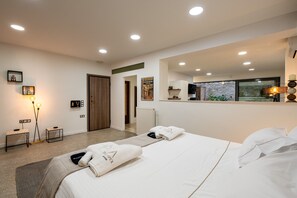 1 bedroom, iron/ironing board, WiFi, bed sheets - The Apex Boutique Studio with Private Terrace, Wi-Fi, and Air Conditioning (Athina)