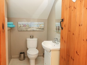 Shower - The Loft: A Cozy Retreat in Bradwell (Hope Valley)