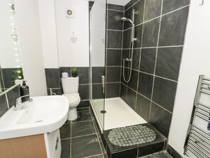 Shower - Bwthyn Awel, Cemaes Bay (Holyhead)