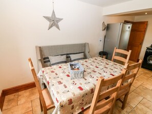 Dining - Cefn Werthyd Farmhouse Retreat (Caernarfon)