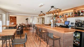 Bar (in der Unterkunft)