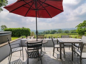 Outdoor dining - Aberdauddwr, Lampeter (Lampeter)