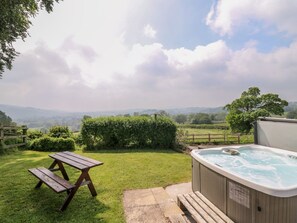 Outdoor spa tub - Aberdauddwr, Lampeter (Lampeter)