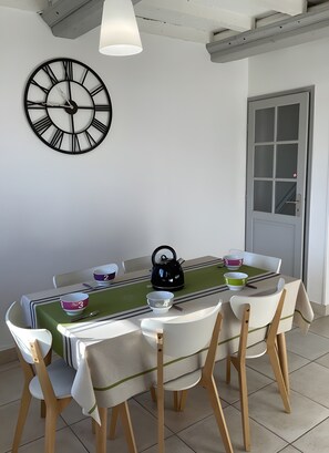 Dining - Gîte Manoir de Beaucron for 6 Guests (Brucheville)