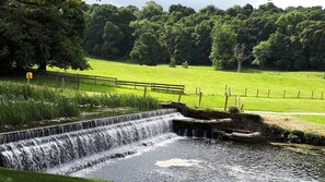 Property grounds - Apartment - Sleeps 3 - Free Parking (Westport)