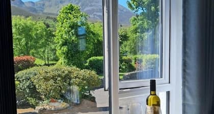 Apartment - Sleeps 3 - Westport , Free Parking