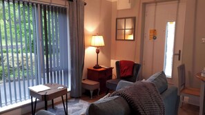 Living area - Apartment - Sleeps 3 - Westport , Free Parking (Westport)