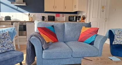 Apartment - Sleeps 3 - Westport , Free Parking