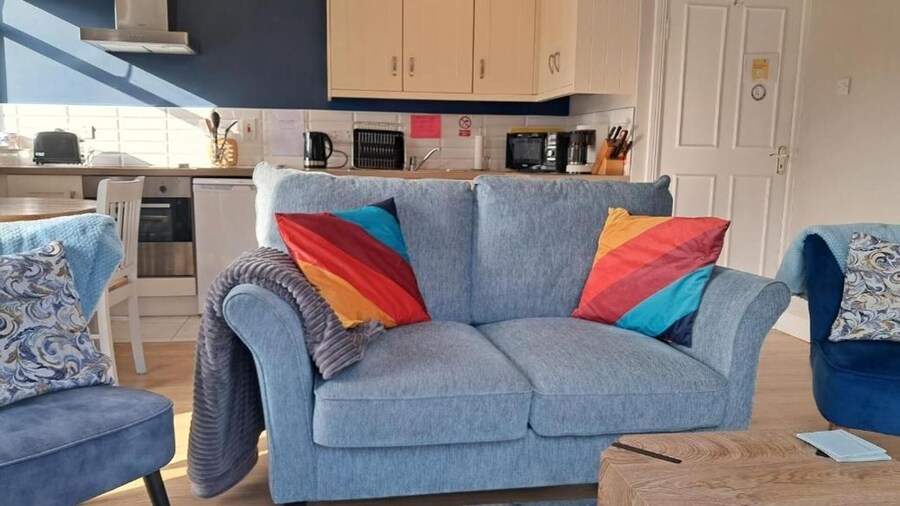 Apartment - Sleeps 3 - Westport , Free Parking