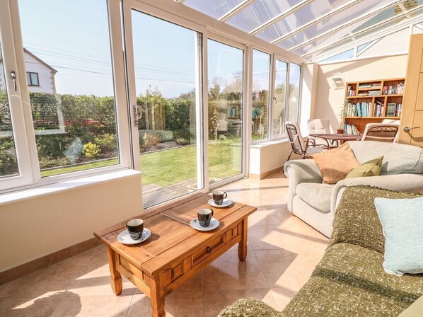 Living area - CADWAGAN, hot tub, WiFi, near Aberporth (Cardigan)