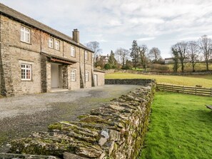 Exterior - CRUMMOCK, woodburning stove, in Sawrey (Ambleside)