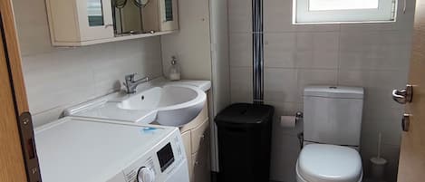 Toallas, jabón, papel de baño