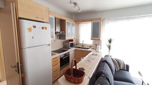 Private kitchen - Modern 2 bedroom cozy & quiet apartment in Marousi (Marousi)