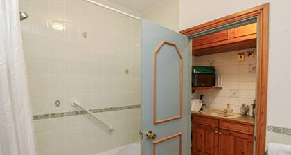 Tor: A Charming Retreat in Kingsteignton