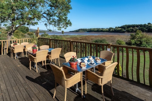 Tor: A Charming Retreat in Kingsteignton