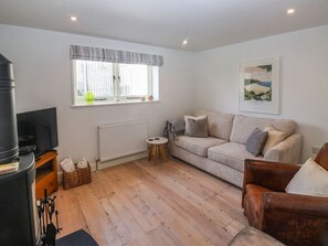 Living area - Charming Wrens Nest Retreat (Kingsbridge)
