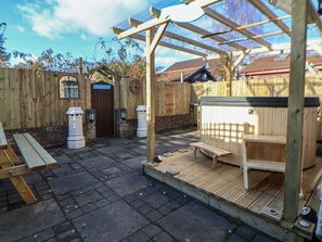 Property grounds - 57 Broadway West, Chester (Chester)