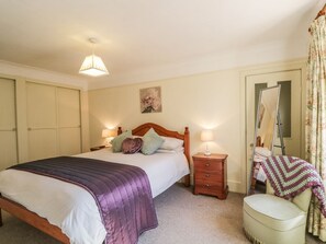 3 bedrooms, WiFi - SEA BREEZE COTTAGE, enclosed courtyard, in Cullen (Buckie)