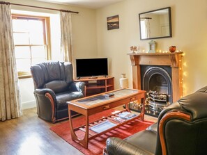 Living area - SEA BREEZE COTTAGE, enclosed courtyard, in Cullen (Buckie)