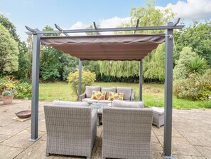 Terrace/patio - Willow Cottage, Catsfield (Norwich)