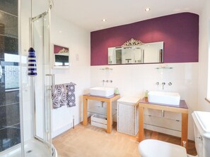 Shower - Willow Cottage, Catsfield (Norwich)
