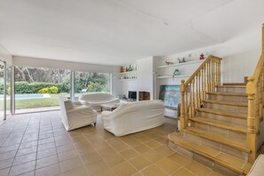Interior - Villa with Pool Next to the Golf Course (Pals)