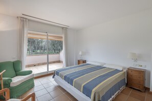 4 bedrooms, iron/ironing board, WiFi, bed sheets - Villa with Pool Next to the Golf Course (Pals)