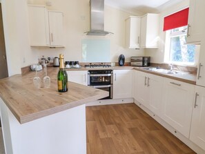 Private kitchen - Callow Lodge 22, Beaconsfield Holiday Park (Shrewsbury)