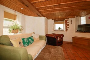 Living area - The Cave in Newquay, Cornwall. (Newquay)