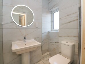 Shower - Jolly Sailors Retreat Escape (Wells-next-the-Sea)