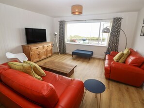 Living area - Beachfront Apartment, Pwllheli (Pwllheli)