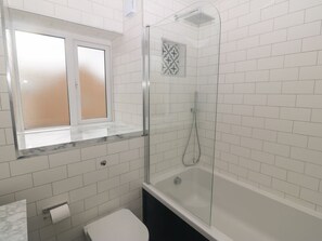 Shower - Beachfront Apartment, Pwllheli (Pwllheli)