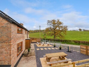 Outdoor dining - Aelybryn in Nantmawr, Trefonen (Oswestry)