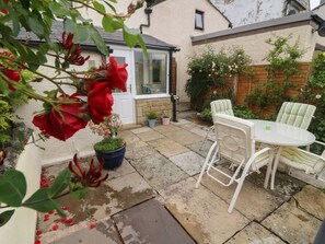 Outdoor dining - 2 STORRS COTTAGES, south-facing patio, in Ingleton (Carnforth)