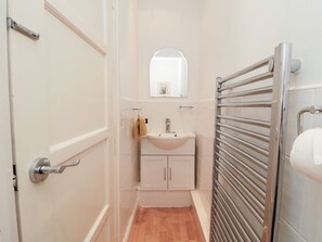 Shower - The Old Chapel, Brompton-By-Sawdon (Scarborough)