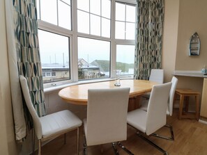 Dining - Capstone View Ilfracombe 2-bed (Ilfracombe)