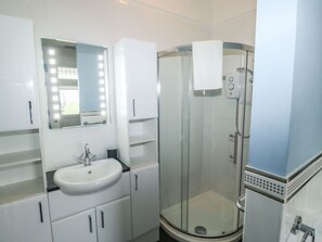 Shower - Russell House, Paignton (Paignton)