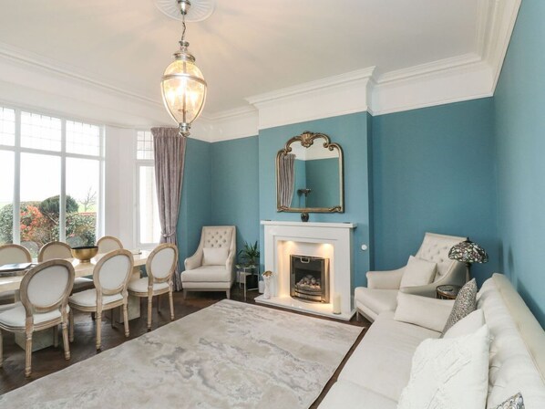 Living area - Russell House, Paignton (Paignton)