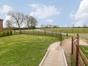 Property grounds - Saddlers: Charming Home in Fulford (Stone)