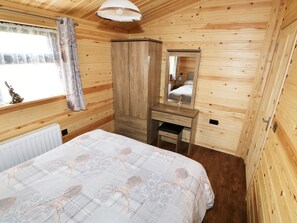 1 bedroom, WiFi - HAYFIELDS - Charming Double Bedroom (King's Lynn)