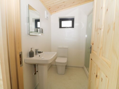 HAYFIELDS - Charming Double Bedroom