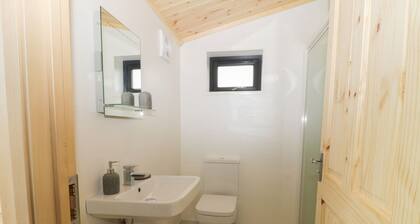 HAYFIELDS - Charming Double Bedroom