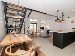 Living area - Linden Barn, Wincanton (Wincanton)