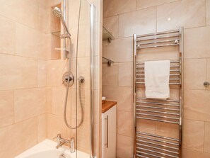 Shower - 6 Granary Court, in Yorkshire. (York)